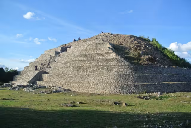 Kinick Kak Moo es considerada una de las pirámides más altas
en todo el país, sólo por debajo de la Pirámide del Sol, en Teotihuacán, y la Pirámide de Cholula, en Puebla.