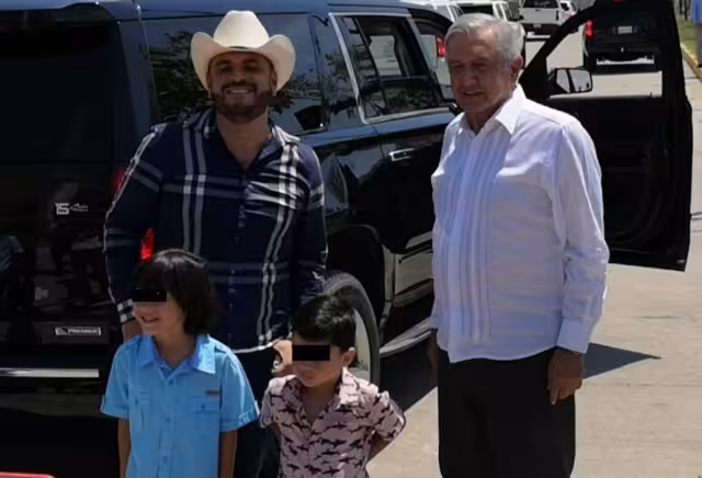 Alfredo Ríos, El Komander, le pidió una foto al Presidente (@Pedrodfajardo)