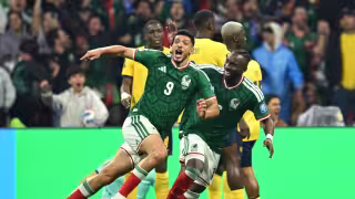 Raúl Jiménez supera a Borgetti y se acerca al récord goleador de Chicharito con la Selección Mexicana