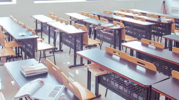 El pasado ciclo escolar cerraron 20 en la entidad; demandan equidad en becas para alumnos