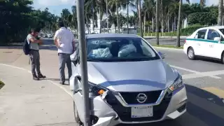 El chofer tuvo golpes menores, pero no requirió ser trasladado al Hospital General de Cancún