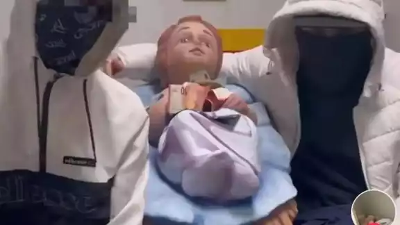 Los delincuentes piden rescate por este Niño Dios en España