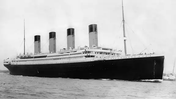 Los remanentes del Titanic fueron saqueados después de su descubrimiento. Se han encontrado artículos de porcelana, botellas y maletas, entre otros. Los remanentes del Titanic fueron saqueados después de su descubrimiento. Se han encontrado artículos de porcelana, botellas y maletas, entre otros.
