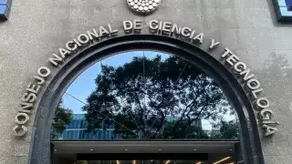 Adrián Ruvalcaba, alcalde de Cuajimalpa, acudió a la carretera México-Toluca, donde los estudiantes del Centro de Investigación y Docencia Económicas (CIDE) mantenían cerrados ambos sentidos de la vía