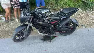 Conductor impacta a motociclistas en Playa del Carmen; deja una persona lesionada
