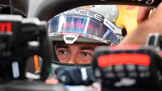Checo Pérez termina séptimo lugar en un día de pesadilla