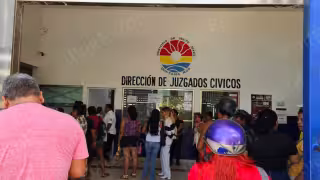 Padres abarrotan “El Torito” tras detención masiva de jóvenes en rodada de motos  en Cancún