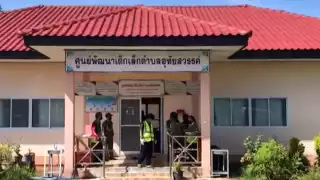 Un expolicía atacó el jueves con armas de fuego y cuchillos una guardería en Tailandia, donde mató a más de 30 personas