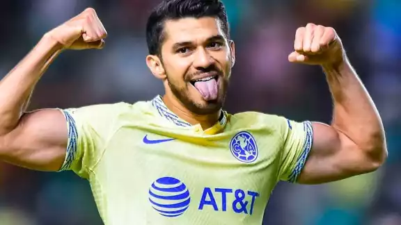 Henry Martín llega a 100 goles con las Águilas del América Henry Martín llega a 100 goles con las Águilas del América