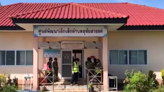 Un expolicía atacó el jueves con armas de fuego y cuchillos una guardería en Tailandia, donde mató a más de 30 personas Un expolicía atacó el jueves con armas de fuego y cuchillos una guardería en Tailandia, donde mató a más de 30 personas