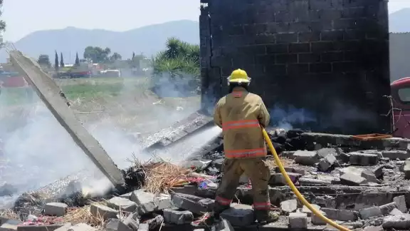 Fue alrededor de las 13:00 horas que elementos de seguridad recibieron una llamada de auxilio tras una explosión en la zona de La Saucera