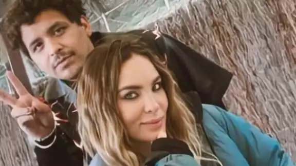 En el video, se puede apreciar como Nodal no tuvo la delicadeza de pedirle a su prometida de manera amable que dejara de hacer ruido En el video, se puede apreciar como Nodal no tuvo la delicadeza de pedirle a su prometida de manera amable que dejara de hacer ruido