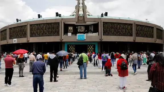 Las autoridades católicas indicaron que se busca reducir el número de fieles que asistan a la Basílica de Guadalupe Foto: Reuters Las autoridades católicas indicaron que se busca reducir el número de fieles que asistan a la Basílica de Guadalupe Foto: Reuters