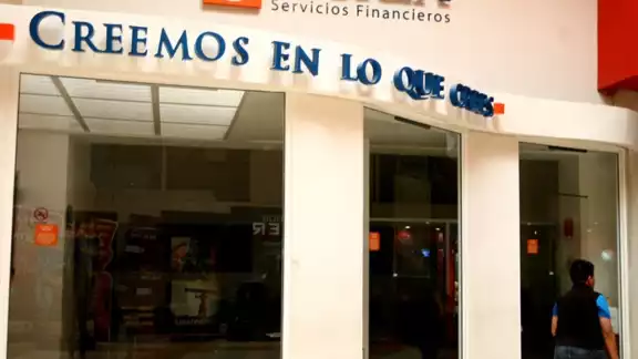 Rafael Antonio Olvera Amezcua cuenta con al menos cinco órdenes de aprehensión por diversos delitos, entre ellos, delincuencia organizada y operaciones con recursos de procedencia ilícita.