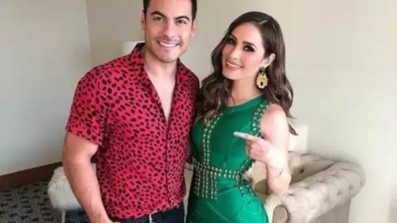 El públcio pedía beso a Cynthia Rodríguez y Carlos Rivera