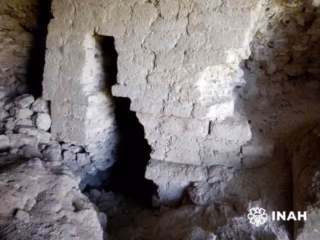 Arqueólogos informaron que el lugar presenta rasgos característicos del estilo Petén, con estructuras abovedadas