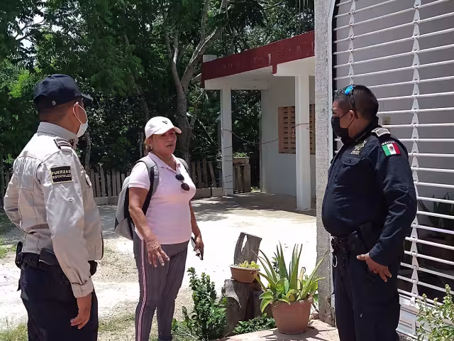 Se emitió una orden de restricción y el desalojo del inmueble para el hijo y el ex esposo