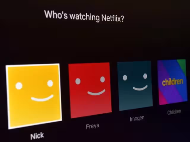 Netflix anuncia cobro extra por compartir cuentas