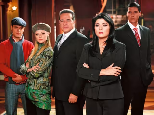 Victoria Ruffo dio su 'bendición' a Aracely Arámbula para que tuviera éxito en la nueva versión de 'La Madrastra', en el que 'La Chule' será protagonista