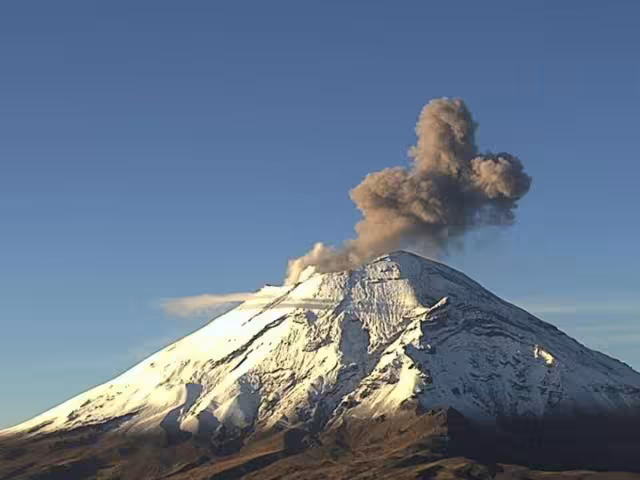 Volcán Popocatépetl arroja ceniza en Puebla, Tlaxcala, Edomex e Hidalgo