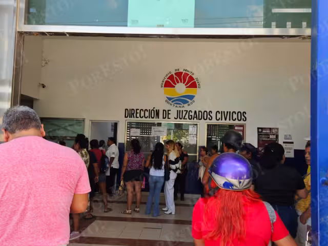 Los padres de familia de algunos de los menores de edad señalaron que hasta el mediodía de este lunes ninguno de éstos había sido dejado en libertad