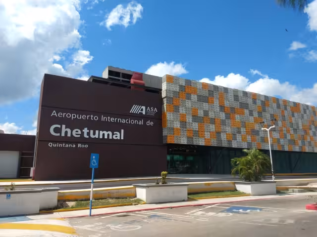 El clima lluvioso en Quintana Roo se mantendrá hasta mañana; el vuelo logró aterrizar en la pista del aeropuerto de Chetumal tras dos intentos fallidos