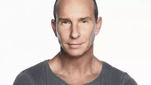 Erik Rubín preocupa a sus fans al compartir foto enfermo y en cama