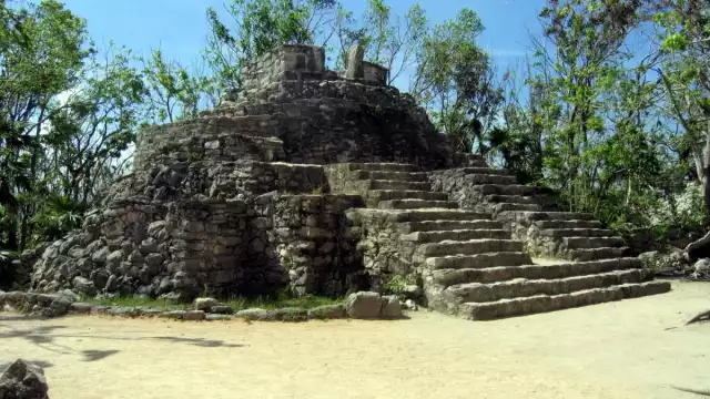 Los vestigios mayas de Xcaret fueron en su tiempo un asentamiento de pescadores y agricultores, además de que la zona fue un puerto comercial, según el INAH