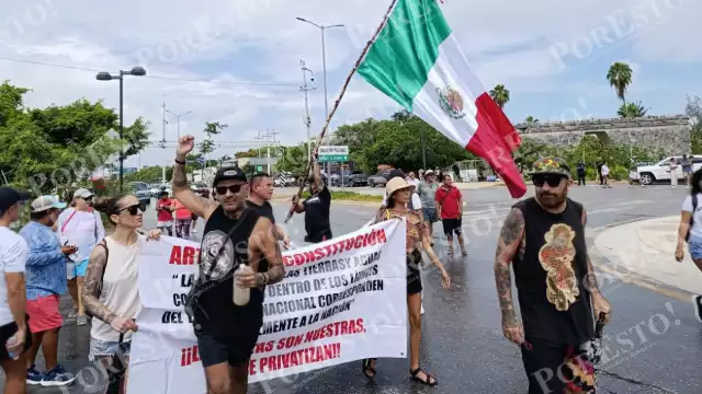 Los manifestantes buscan visibilizar la problemática que enfrentan comerciantes y prestadores de servicios turísticos