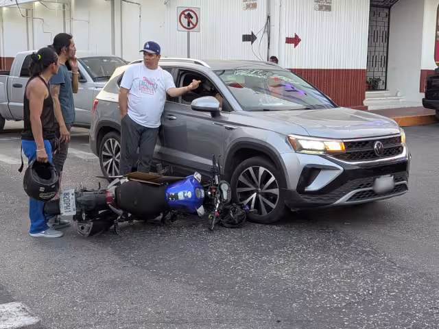 El motociclista fue llevado al hospital debido a las lesiones