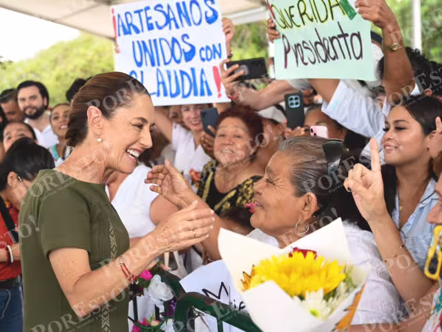 Ciudadanos llegaron con tiempo al Malecón Tajamar, para conseguir un sitio privilegiado y saludar a la Mandataria.