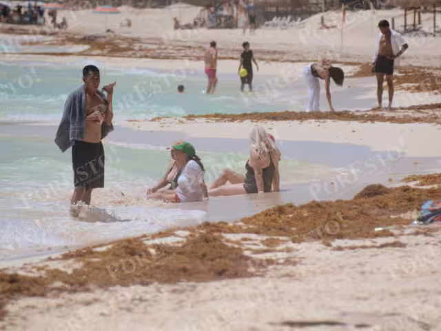 Varias familias aprovecharon a disfrutar de los arenales