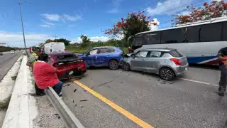 Carambola en la carretera federal 307 Playa del Carmen deja daños y una menor lesionada
