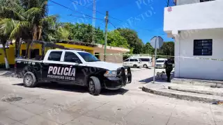 Atacan a balazos la fachada de un sindicato de taxistas en la SM 70 de Cancún