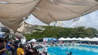 Padres de familia denuncian mal estado del toldo de la alberca olímpica de Cancún