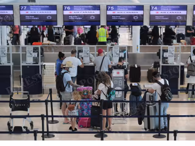 La aerolínea, con sede en Montreal, transporta unos 130.000 pasajeros diariamente