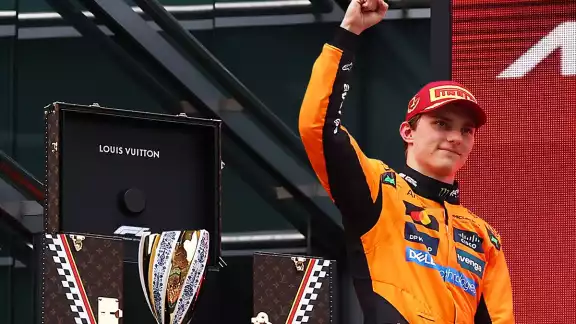 Piastri se llevó el GP de China y da pelea a Norris Piastri se llevó el GP de China y da pelea a Norris