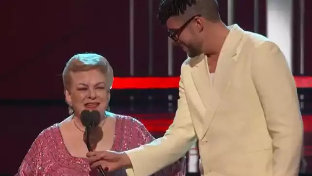 Ambos cantantes fueron protagonistas de un inusual momento sobre el escenario