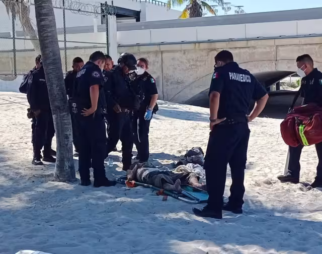 El hombre se encontraba tirado en la arena del malecón de Progreso