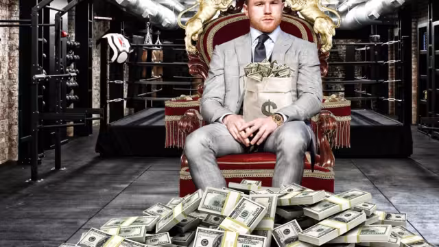 El mismo canelo fue el encargado de aventar el dinero al aire mientras que los invitados se agachaban y brincaban para recoger el dinero