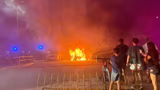 Explosión de camioneta genera pánico en el estacionamiento de Plaza Las Américas; autoridades descartan lesionados