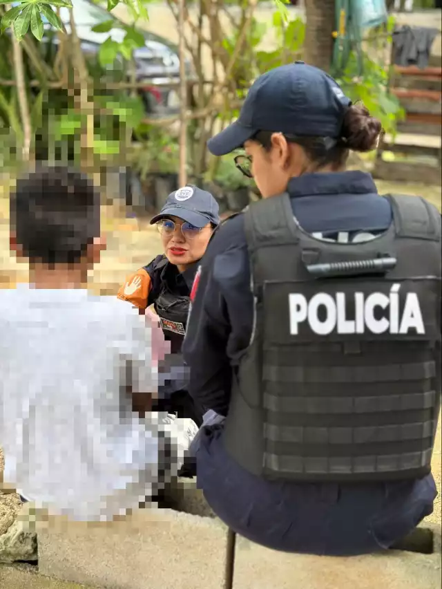 Policías de Playa del Carmen brindaron atención a los menores.