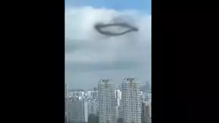 ¿Qué es eso? Captan misterioso aro negro sobre el cielo de Moscú, Rusia