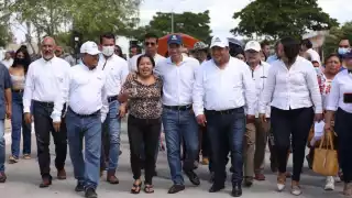 Mauricio Vila entregó trabajos de construcción y repavimentación de calles en Kanasín