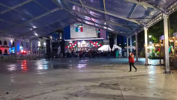 Con poca asistencia inicia las fiestas patrias en Campeche Con poca asistencia inicia las fiestas patrias en Campeche