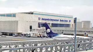 El sujeto fue detenido luego de amagar con un arma de fuego a tres sujetos que acaban de salir del aeropuerto