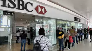 ¿Bancos de México abren los días santos?