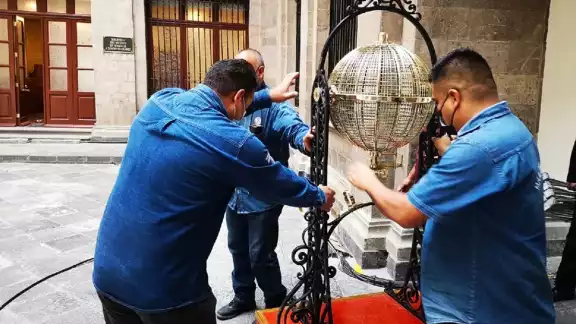 'Niños gritones' y tómbolas de la Lotería Nacional llegan a cena de AMLO con empresarios 'Niños gritones' y tómbolas de la Lotería Nacional llegan a cena de AMLO con empresarios