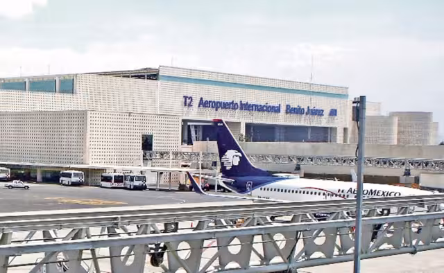 El sujeto fue detenido luego de amagar con un arma de fuego a tres sujetos que acaban de salir del aeropuerto