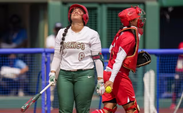 Mexicanas que tiraron uniforme podrían ser expulsadas